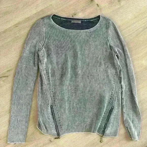 Evolution sweater size small with zippers - Picture 1 of 3